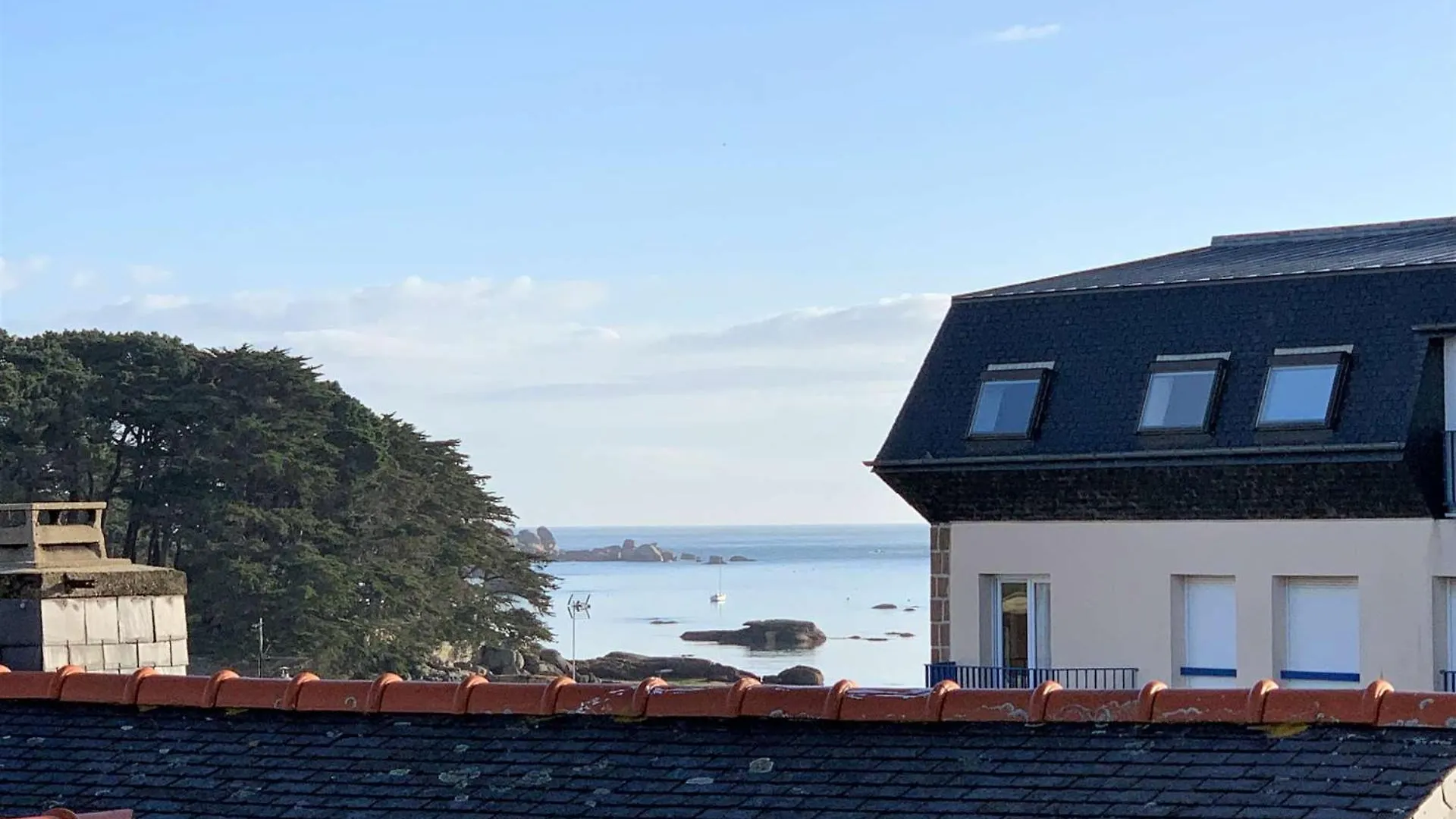 Appartement Vue Mer Au Centre De Tregastel, A 600M De La Plage - Ref 708